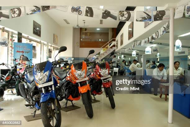 Salesman/computer operator required for Vehicle showroom